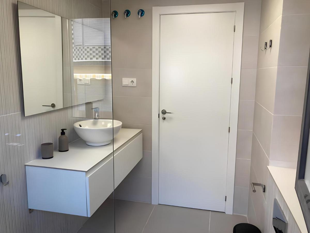 Apartamentos Nuevo Con Aire Y Wifi Aguilas Ngoại thất bức ảnh