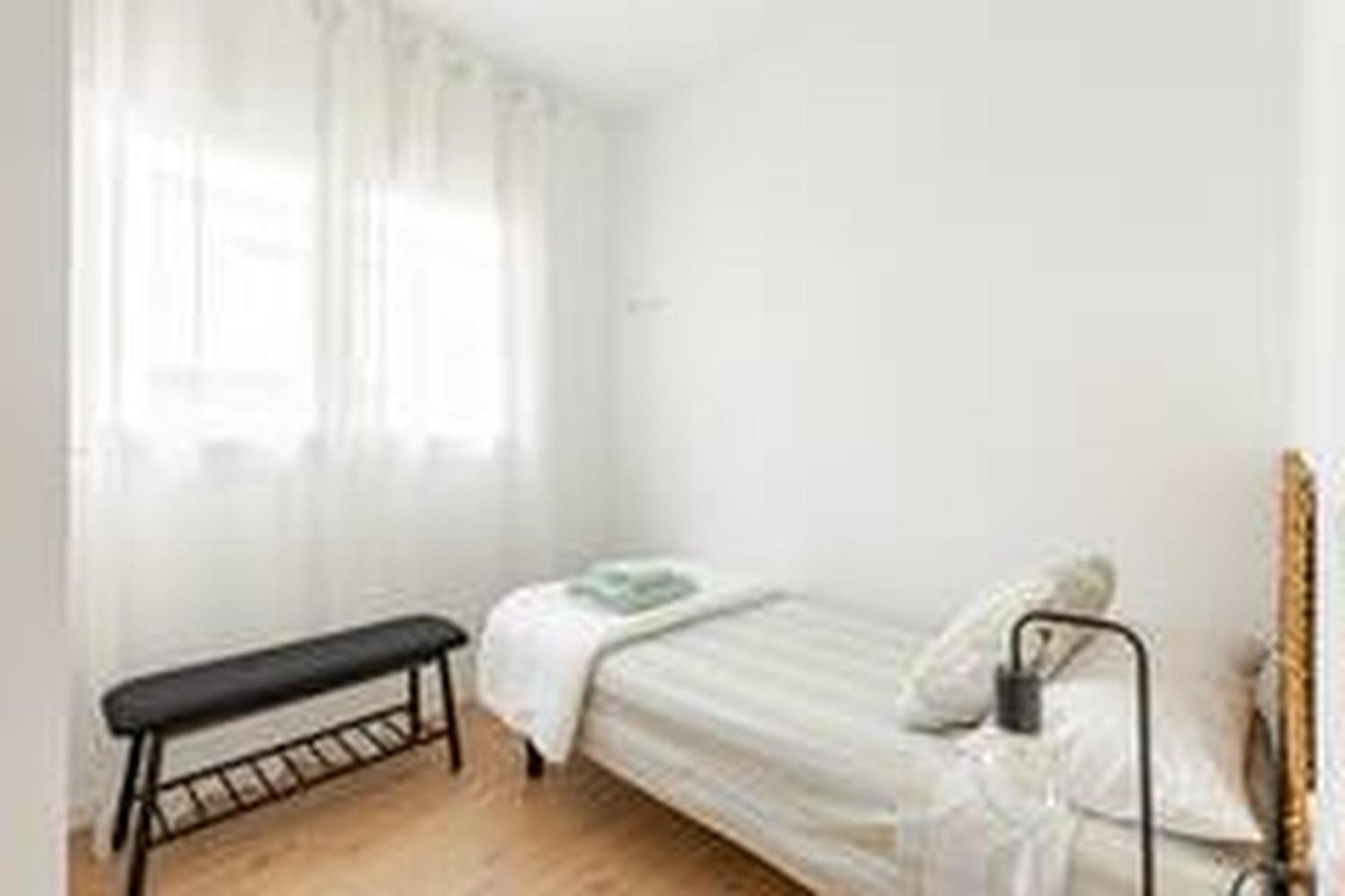 Apartamentos Nuevo Con Aire Y Wifi Aguilas Ngoại thất bức ảnh