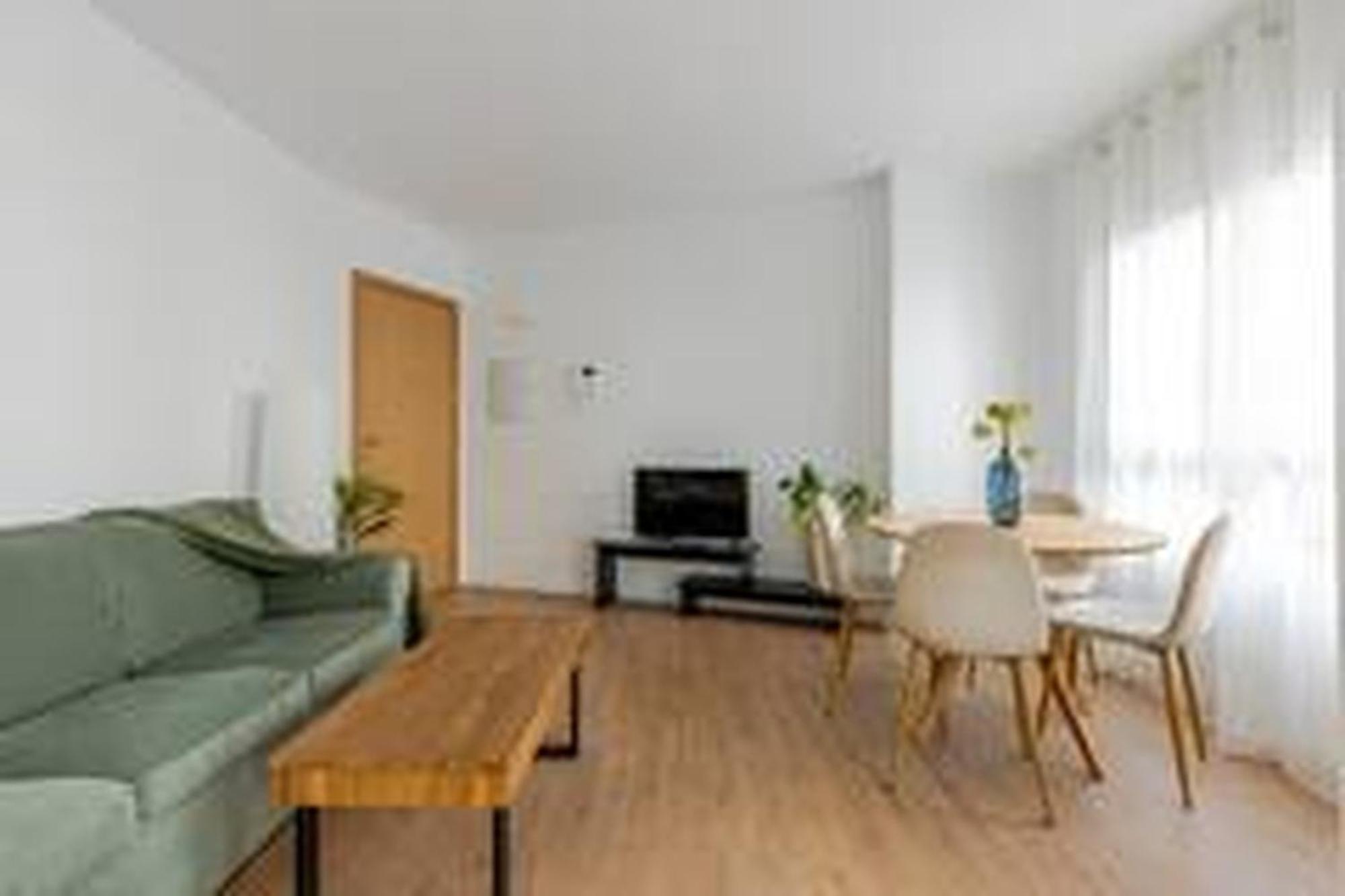 Apartamentos Nuevo Con Aire Y Wifi Aguilas Ngoại thất bức ảnh