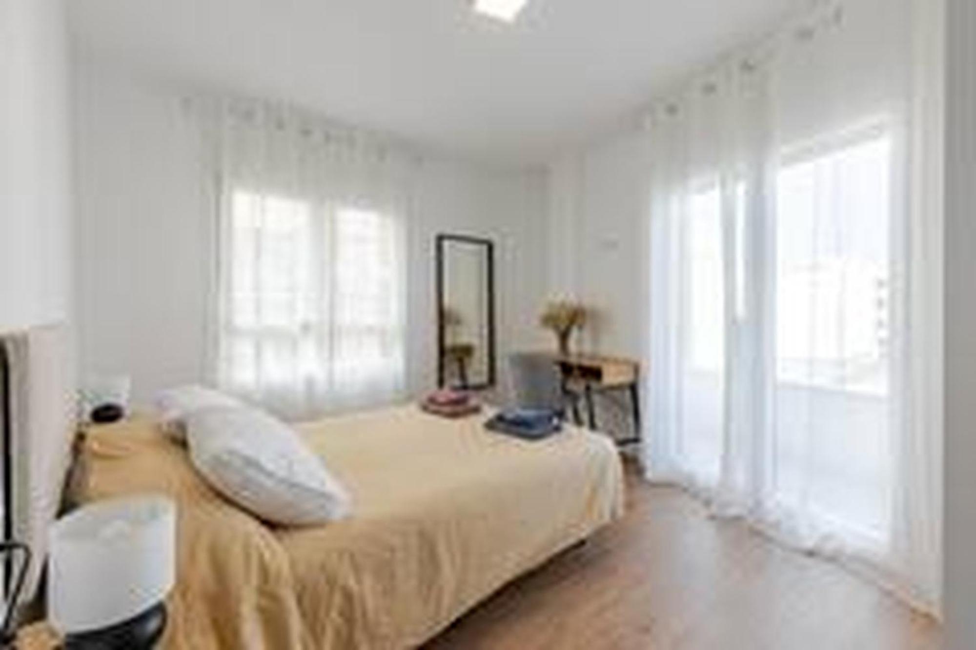 Apartamentos Nuevo Con Aire Y Wifi Aguilas Ngoại thất bức ảnh